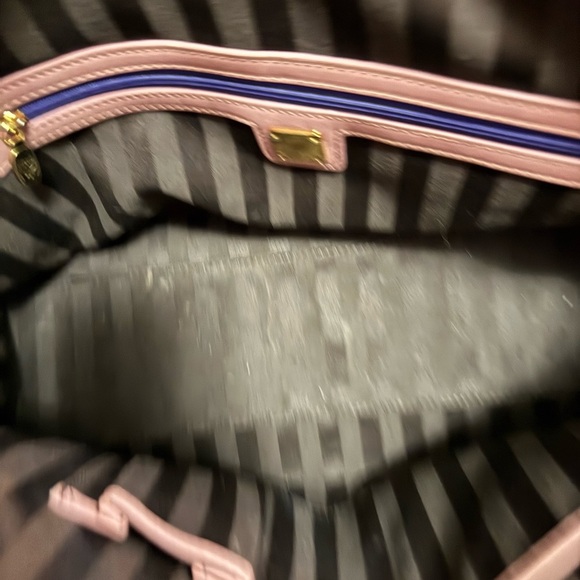 MCM Chic Pink Crocodile-Embossed  Bag - Picture 13 of 15